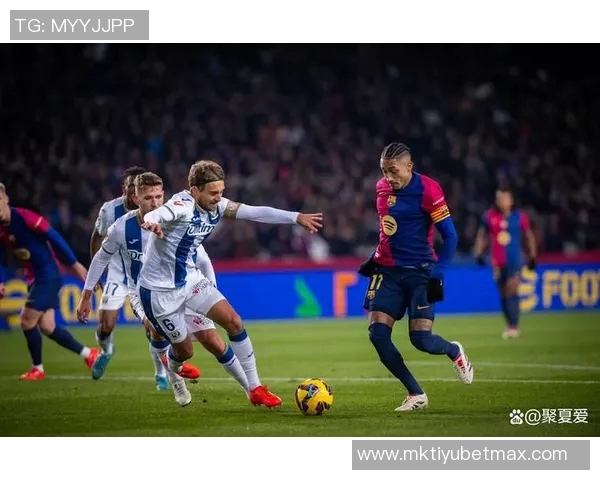 西甲联赛频现球场侮辱事件巴萨西蒙尼及多名裁判遭波及